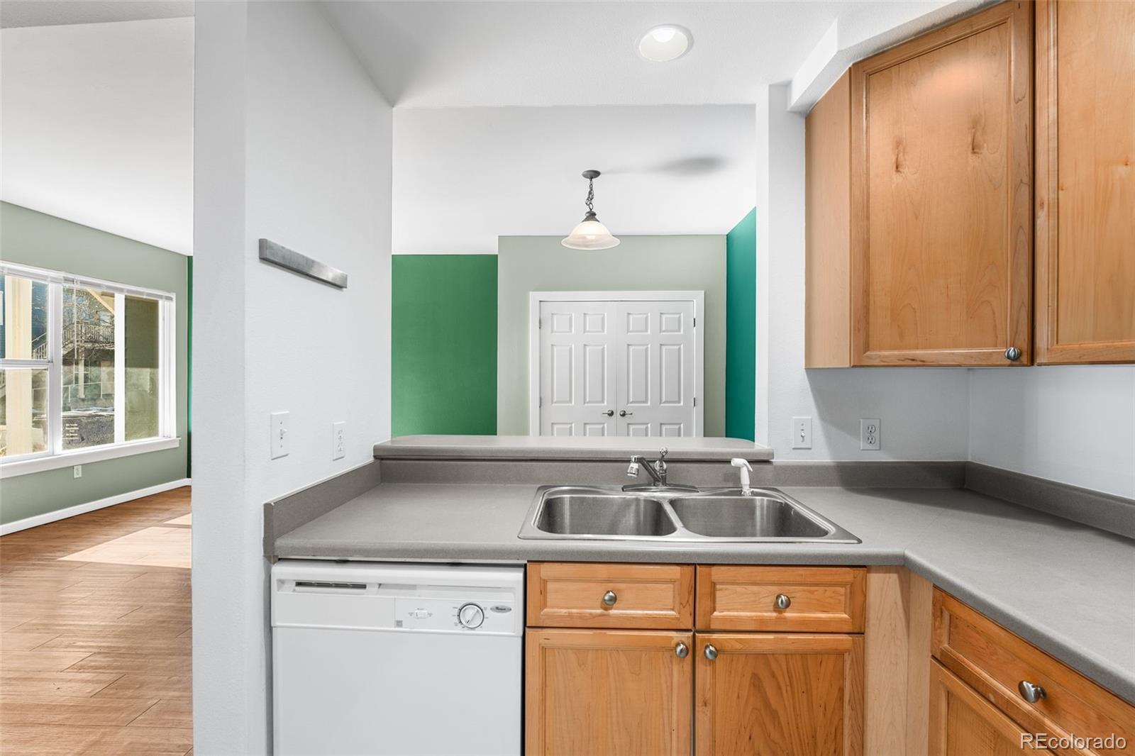 MLS Image #10 for 2809  syracuse court,denver, Colorado