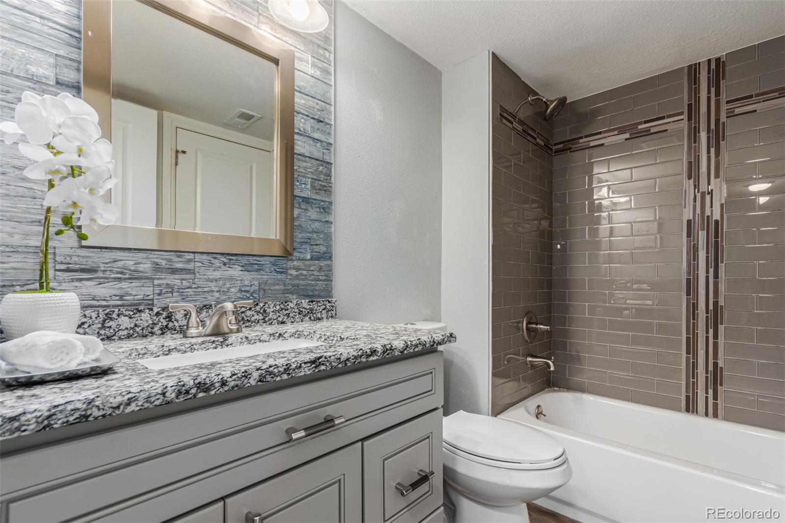 MLS Image #16 for 2575 s syracuse way i103,denver, Colorado