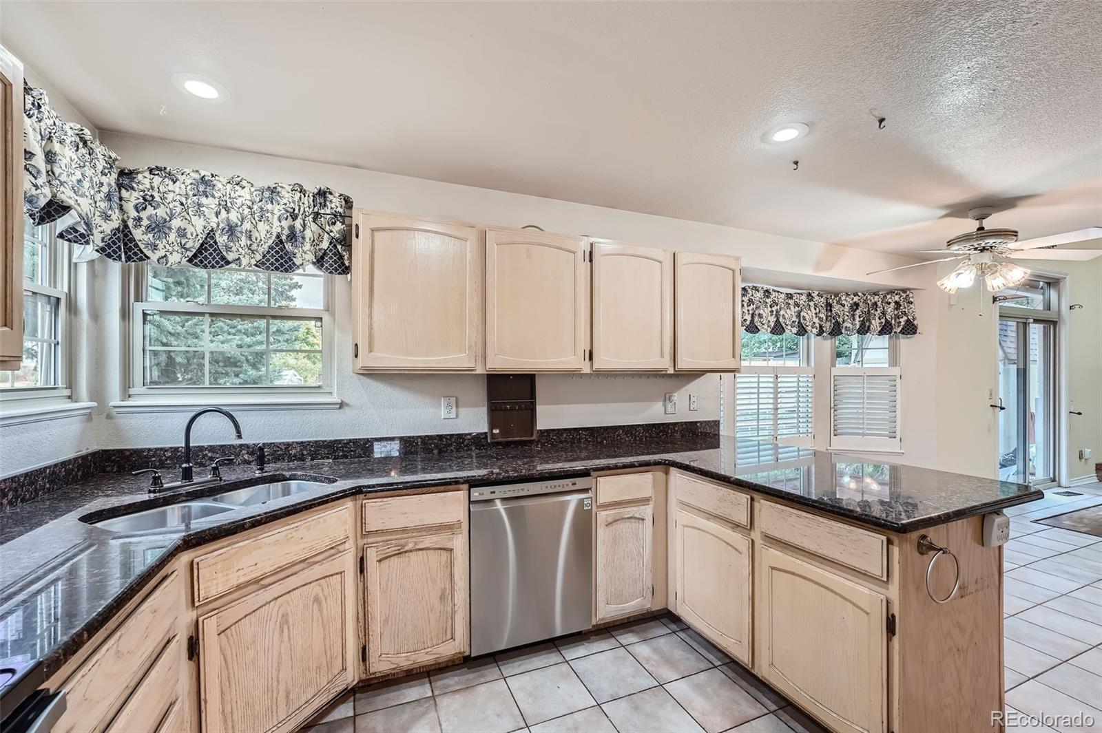 MLS Image #9 for 3808 s uravan street,aurora, Colorado