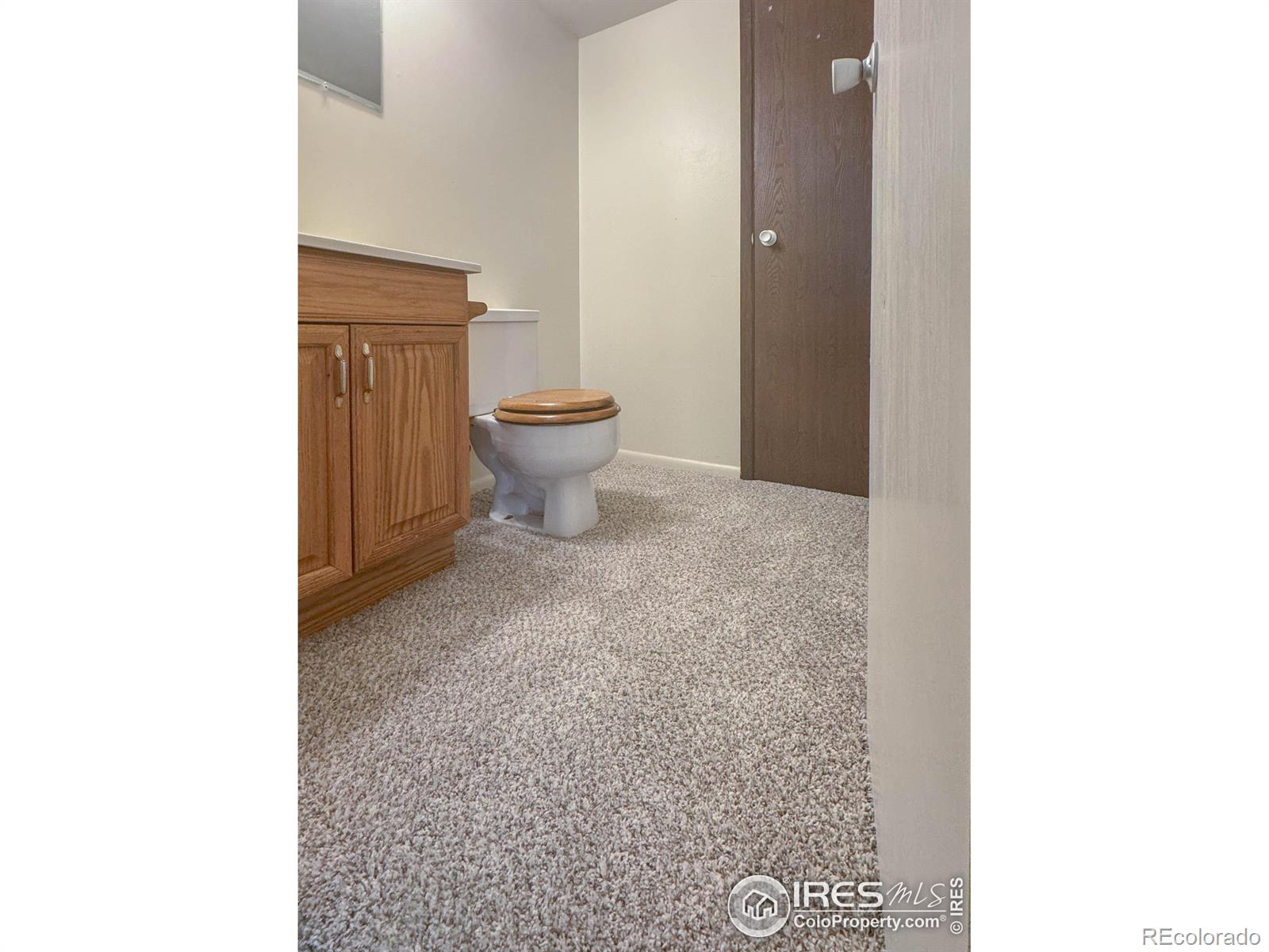 MLS Image #8 for 9573 e kansas circle,denver, Colorado