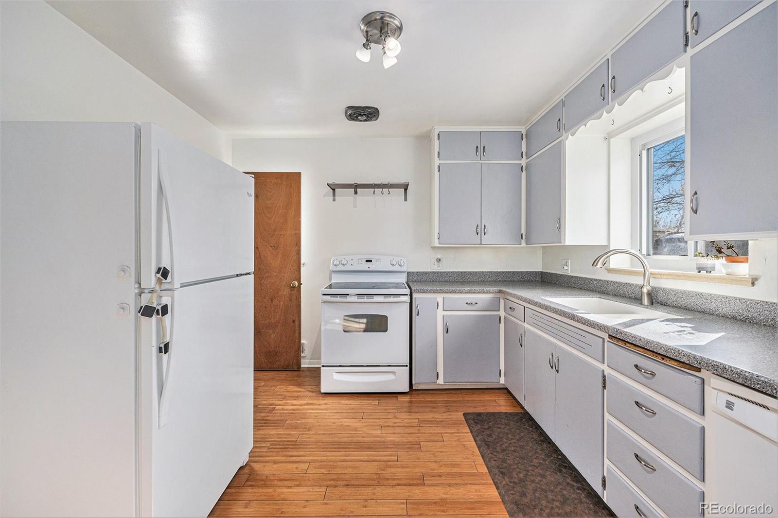 MLS Image #5 for 2584 s utica street,denver, Colorado