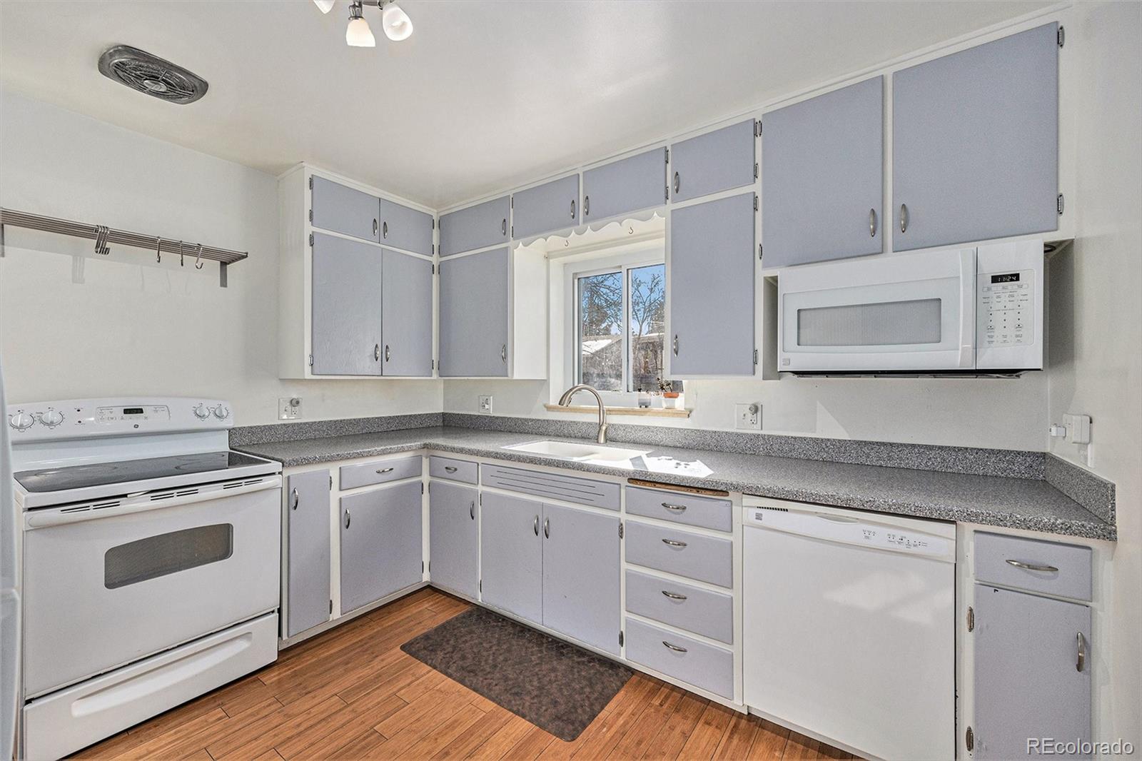 MLS Image #6 for 2584 s utica street,denver, Colorado