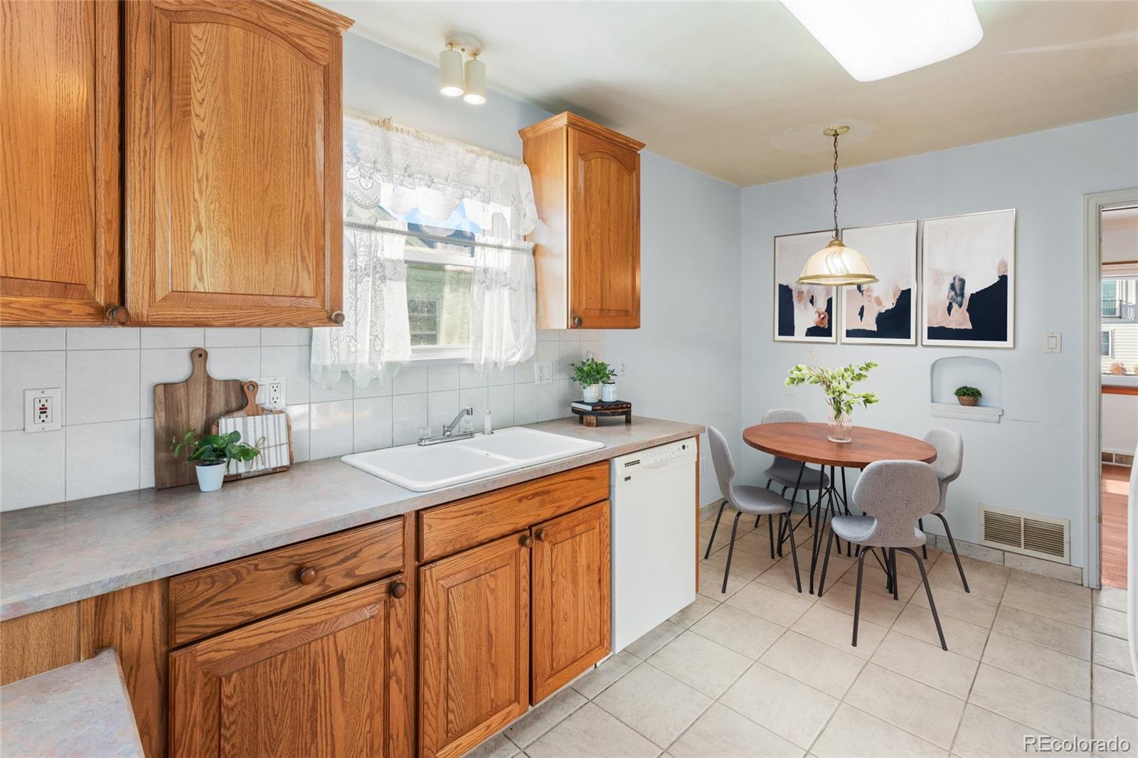 MLS Image #8 for 3230 s bannock street,englewood, Colorado