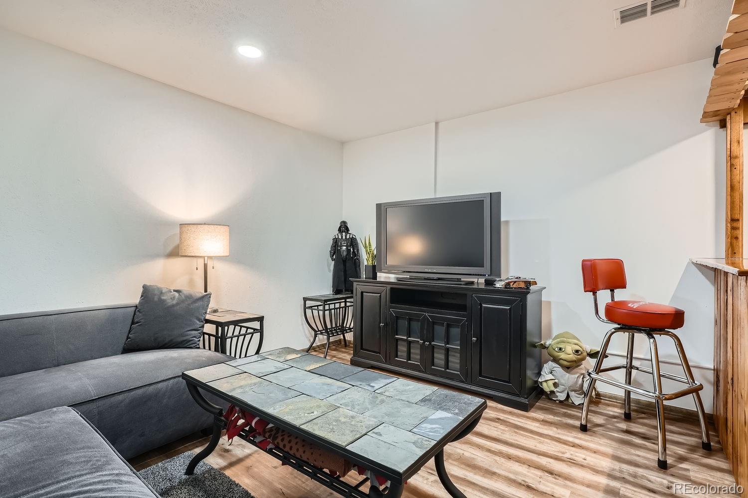 MLS Image #21 for 1050 s monaco parkway,denver, Colorado