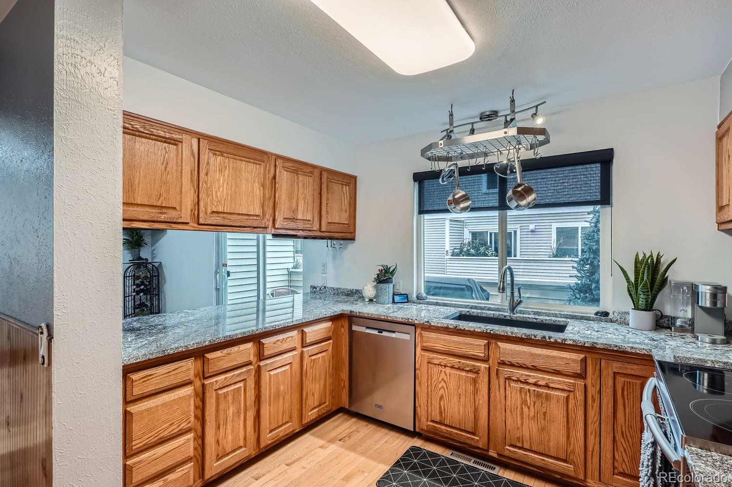 MLS Image #6 for 1050 s monaco parkway,denver, Colorado