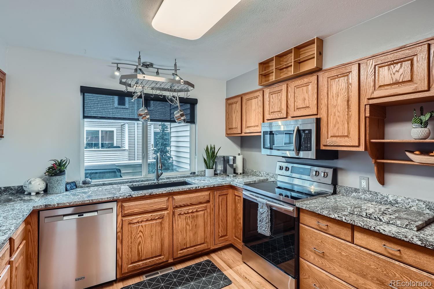 MLS Image #7 for 1050 s monaco parkway,denver, Colorado