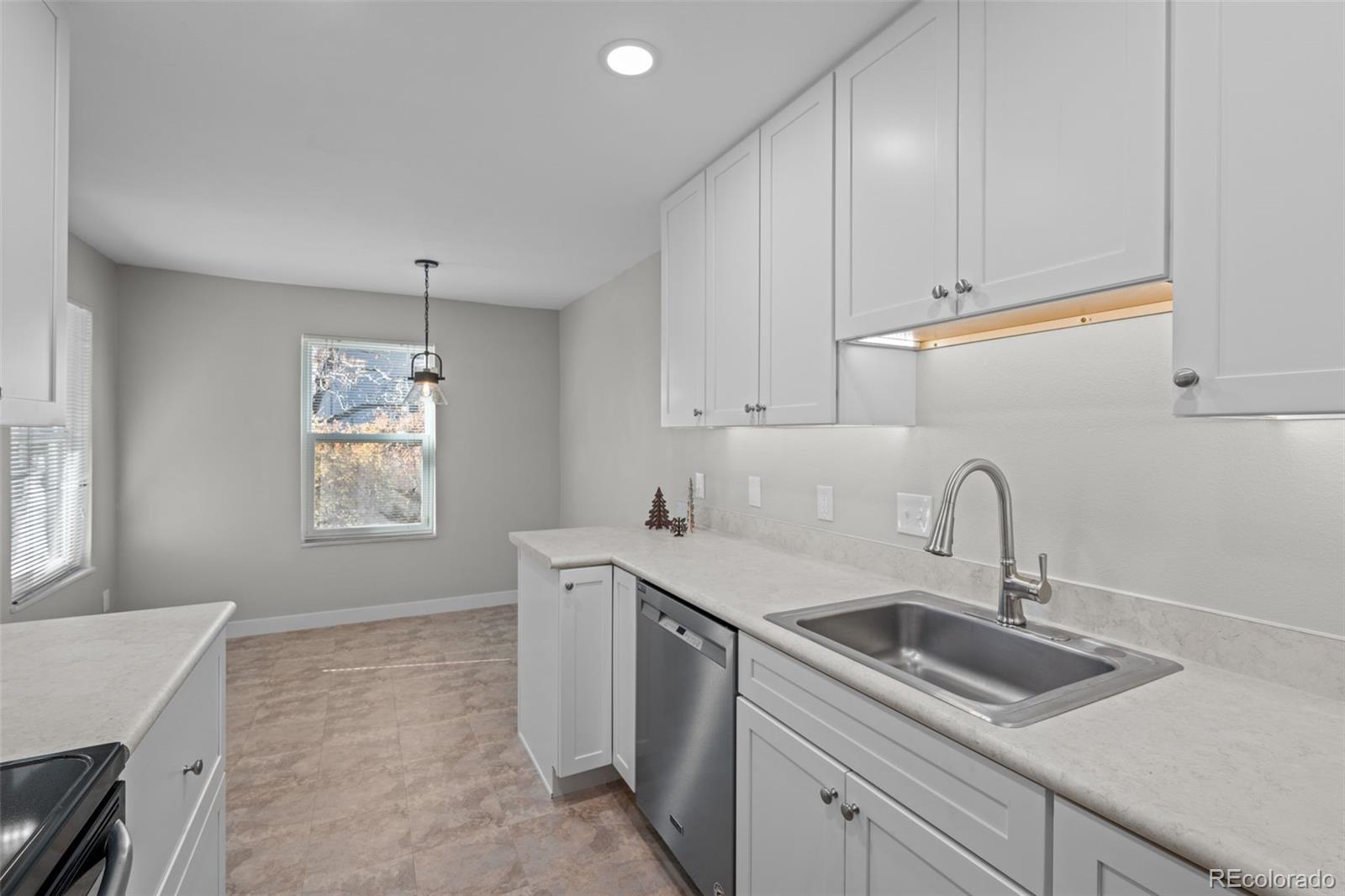 MLS Image #13 for 3141 s tamarac drive,denver, Colorado