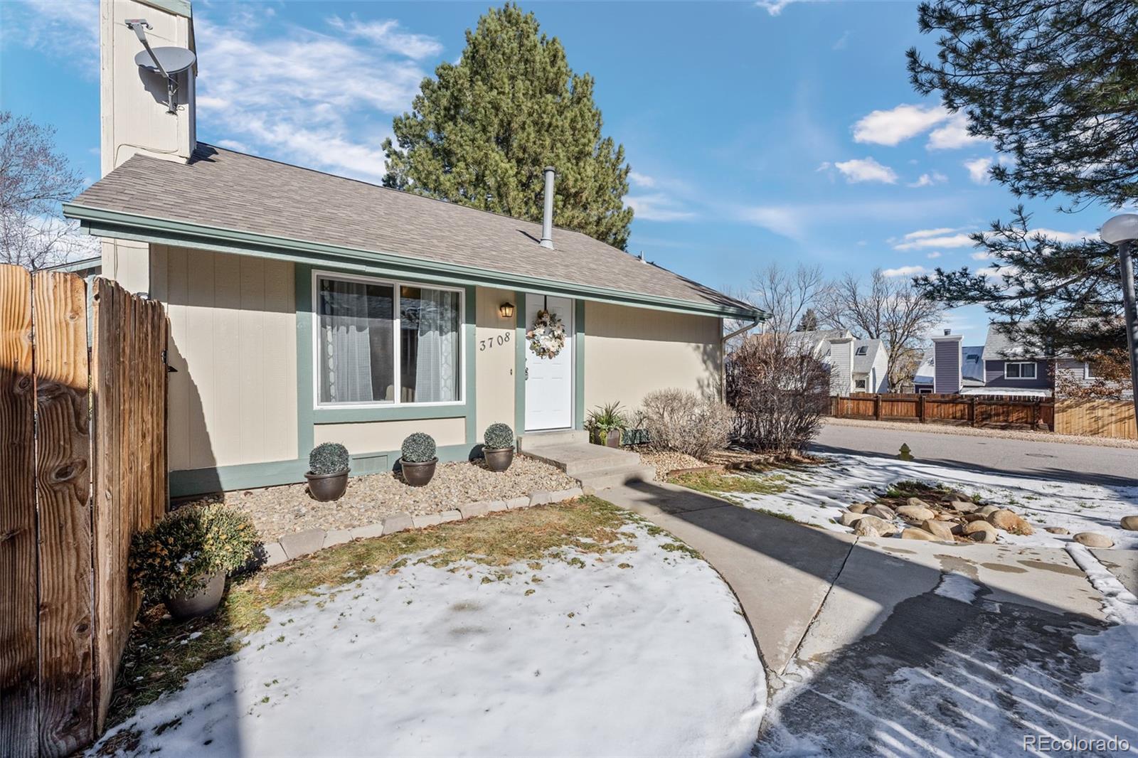 MLS Image #3 for 3708 s danube circle,aurora, Colorado