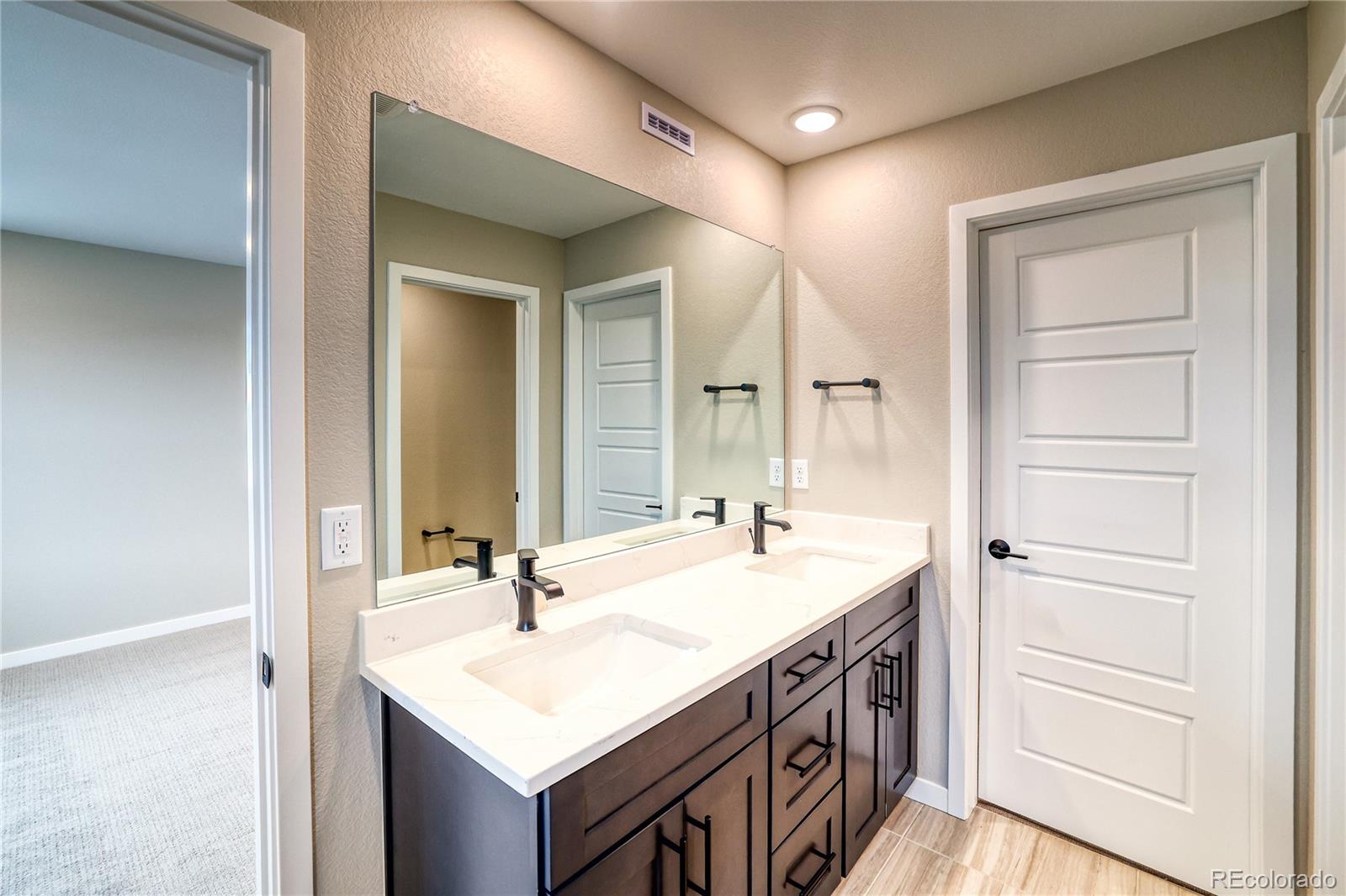 MLS Image #10 for 21294 e 63rd drive,aurora, Colorado