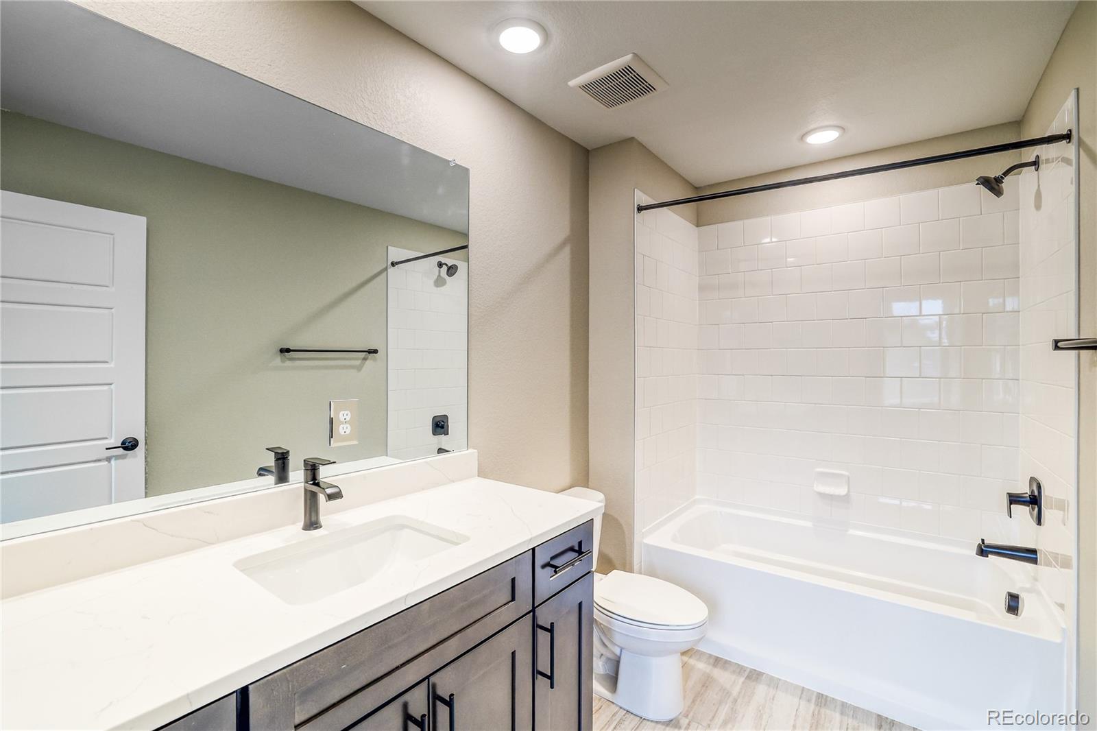 MLS Image #11 for 21294 e 63rd drive,aurora, Colorado