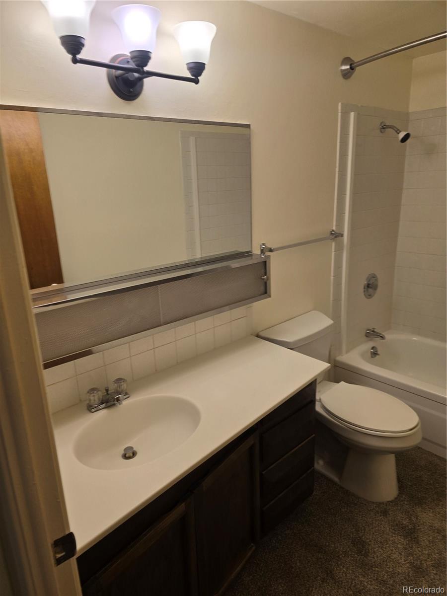 MLS Image #11 for 600 s clinton street 3a,denver, Colorado