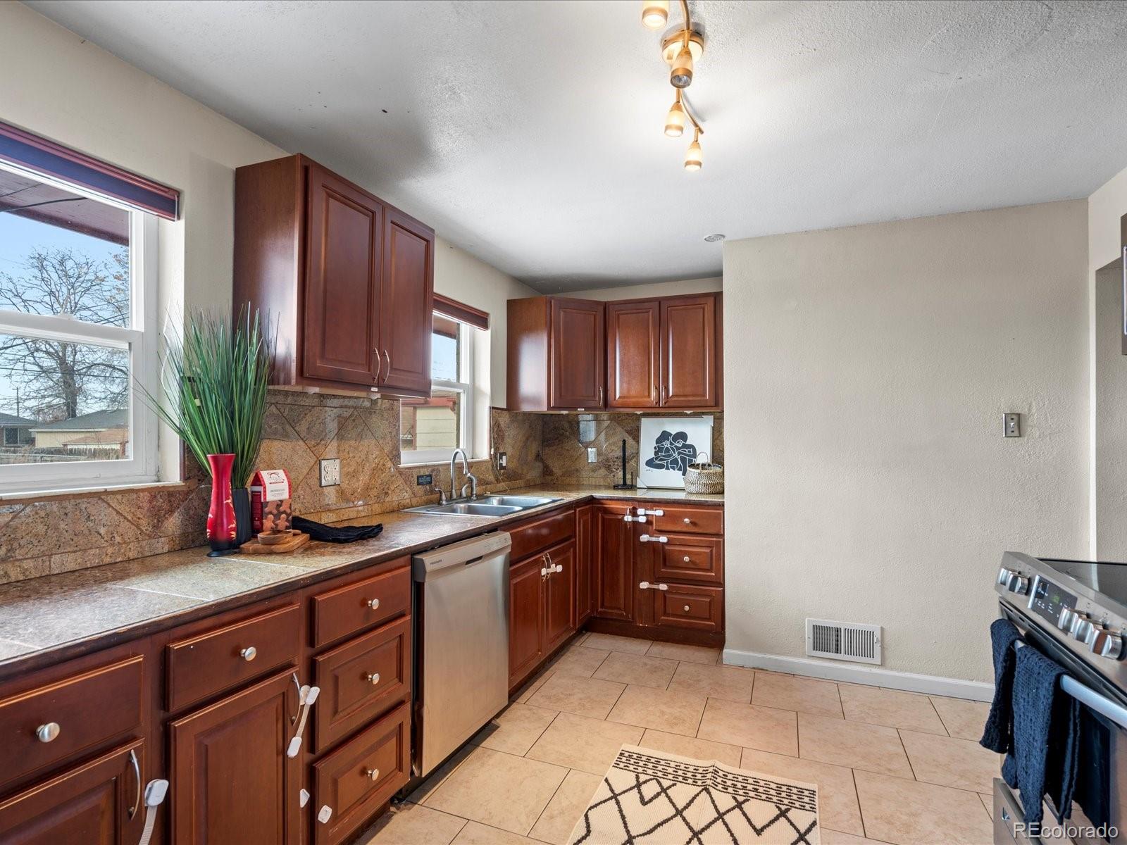 MLS Image #7 for 3559  hudson street,denver, Colorado