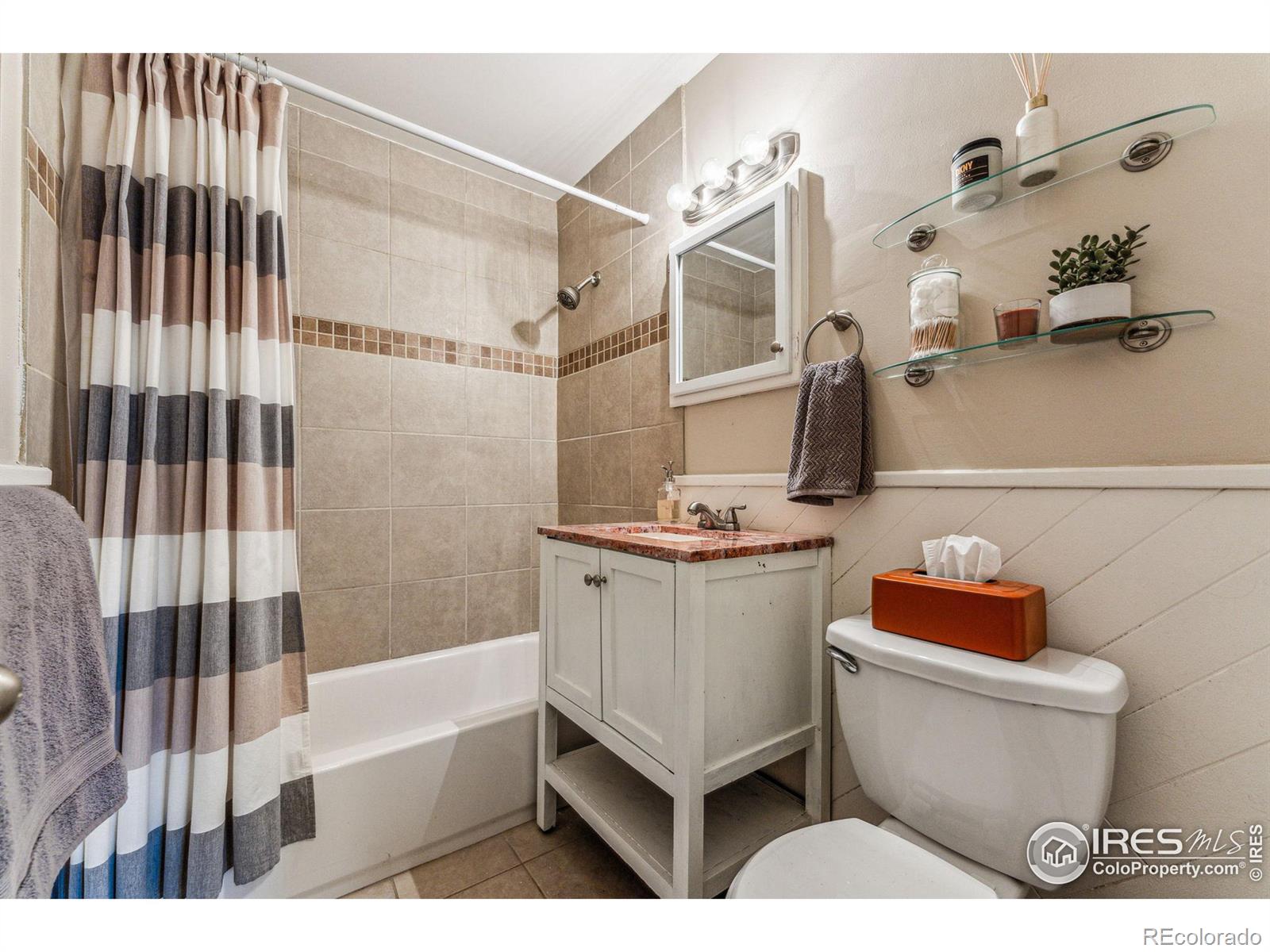 MLS Image #21 for 2717 s cook street,denver, Colorado