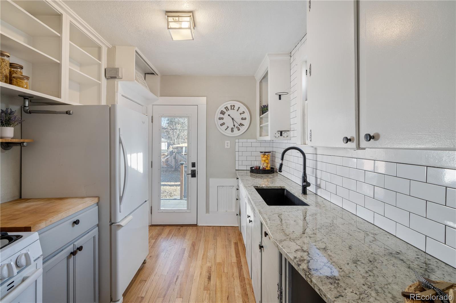 MLS Image #16 for 1544  jackson street,denver, Colorado