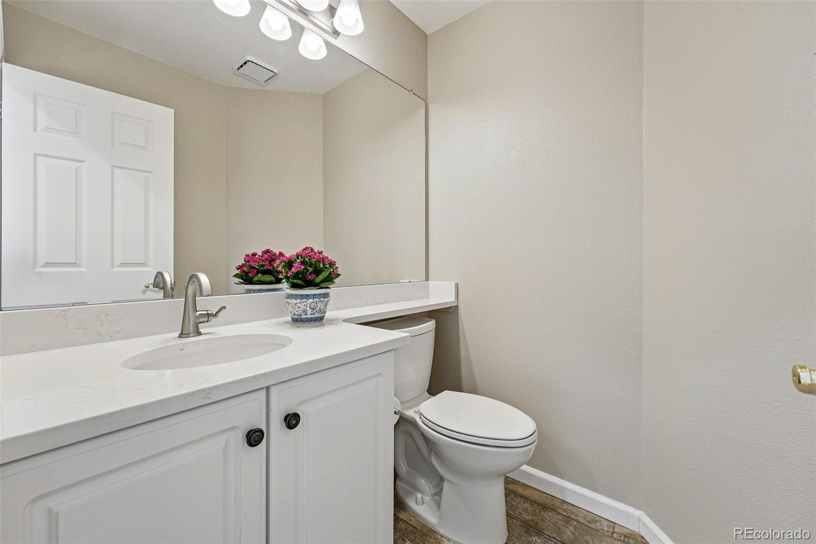 MLS Image #17 for 2252 s yosemite circle,denver, Colorado
