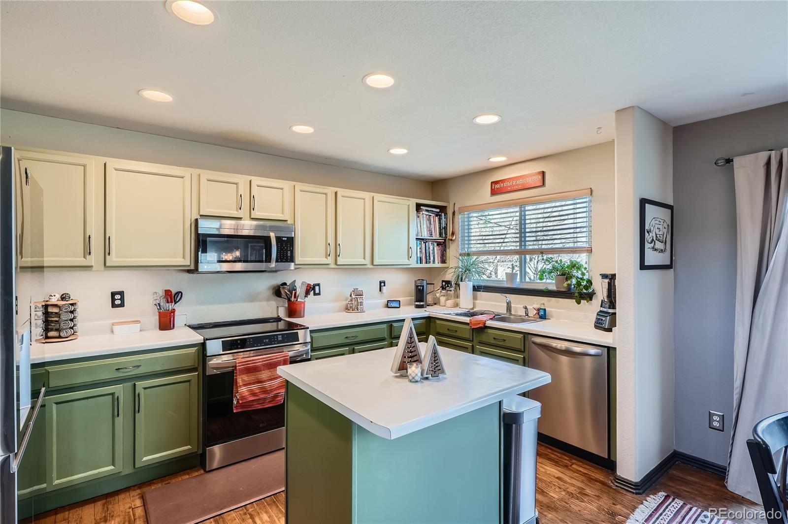 MLS Image #13 for 1162 s chester court,denver, Colorado