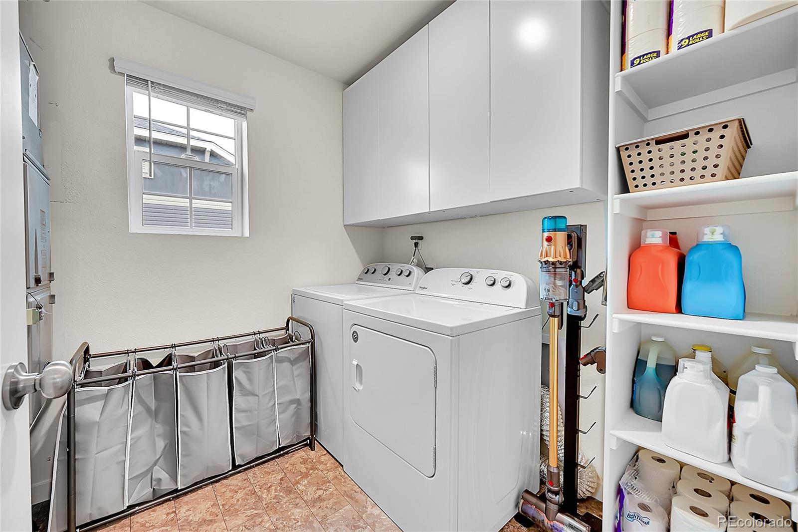 MLS Image #15 for 210 s old hammer court,aurora, Colorado