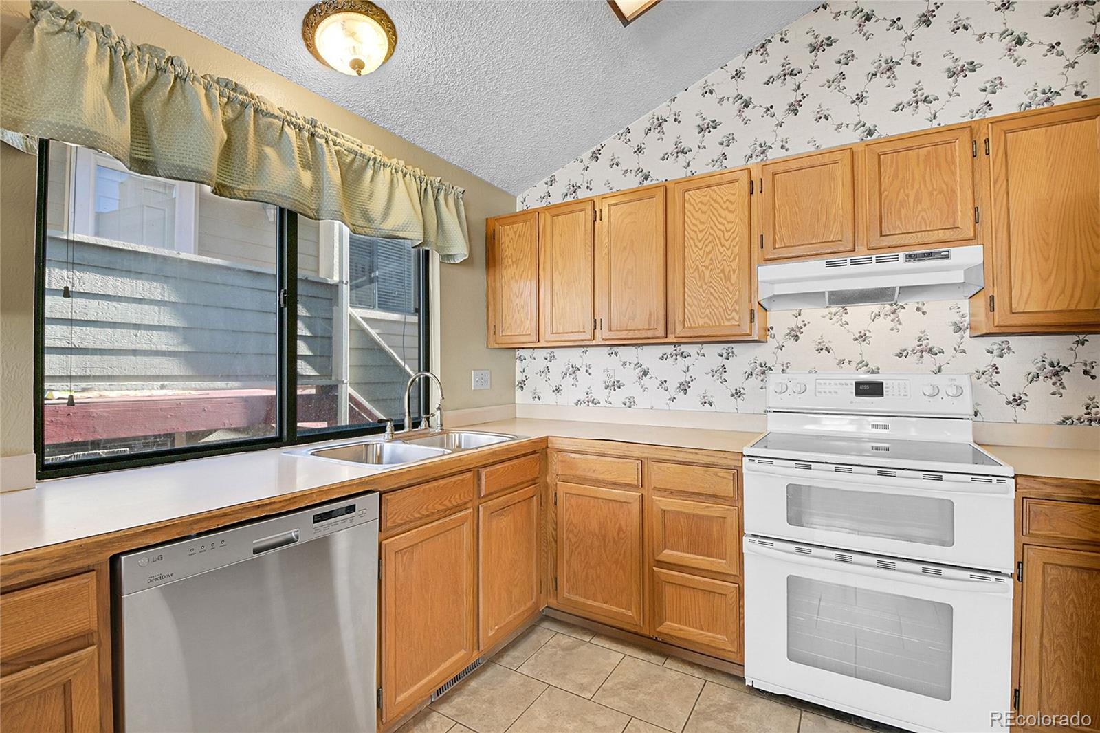 MLS Image #12 for 10475 w 82nd place,arvada, Colorado