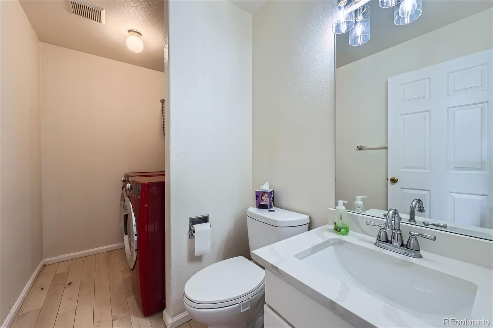 MLS Image #11 for 19372 e 41st avenue,denver, Colorado