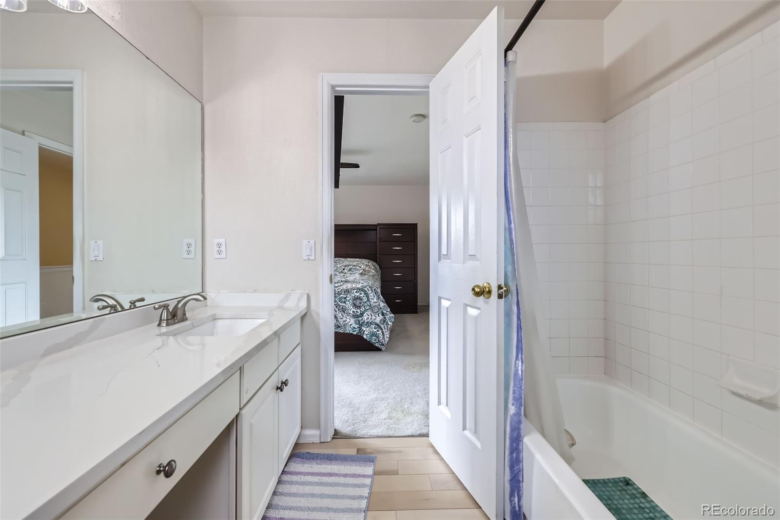 MLS Image #15 for 19372 e 41st avenue,denver, Colorado