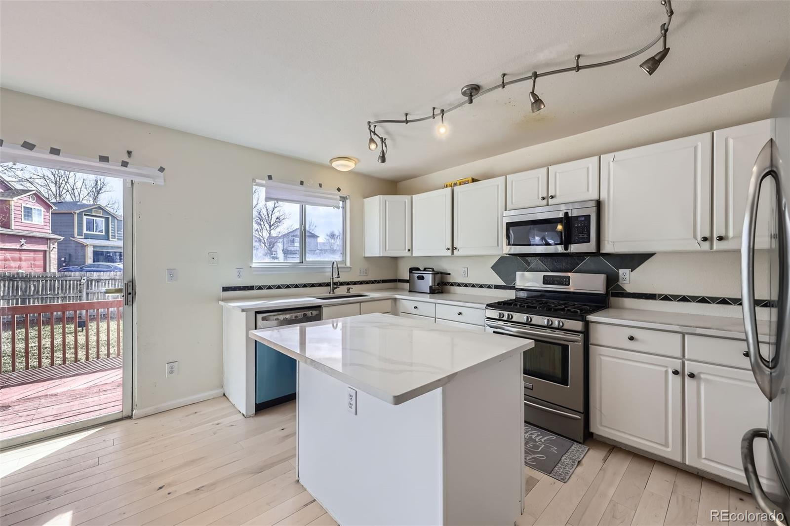 MLS Image #4 for 19372 e 41st avenue,denver, Colorado