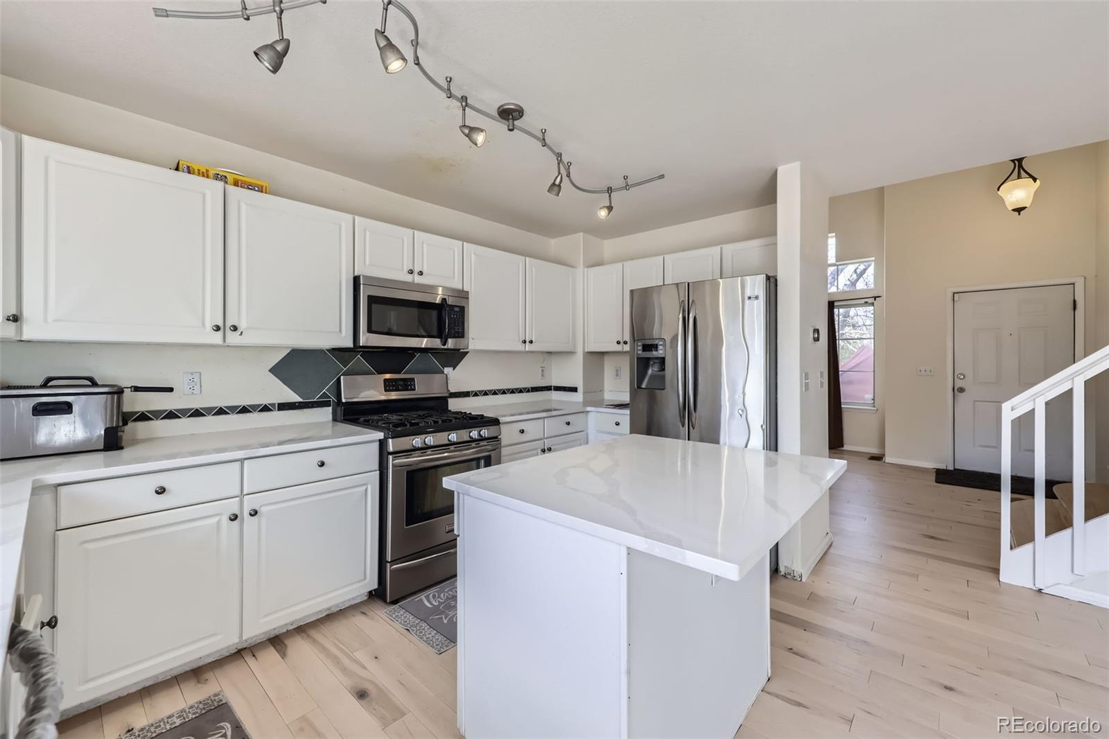 MLS Image #5 for 19372 e 41st avenue,denver, Colorado
