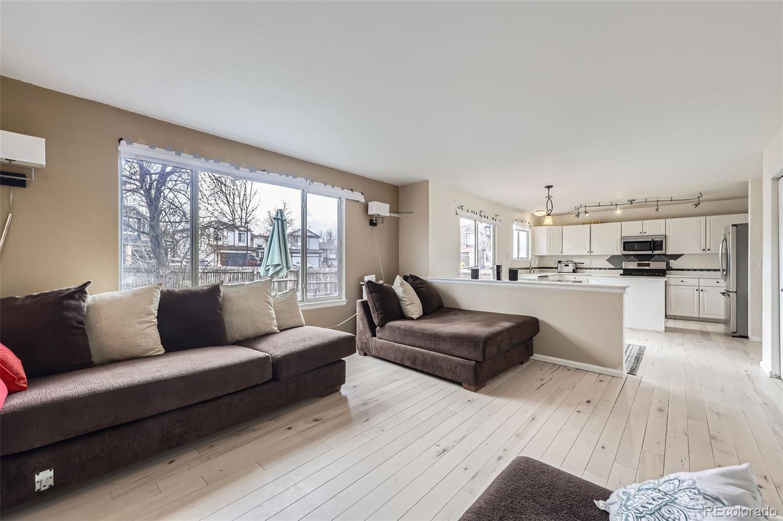 MLS Image #9 for 19372 e 41st avenue,denver, Colorado