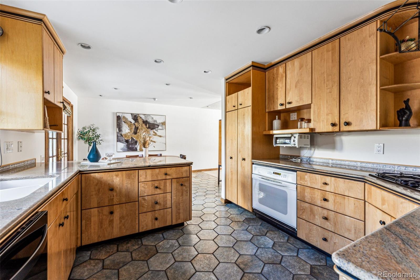 MLS Image #11 for 8871 e amherst drive,denver, Colorado