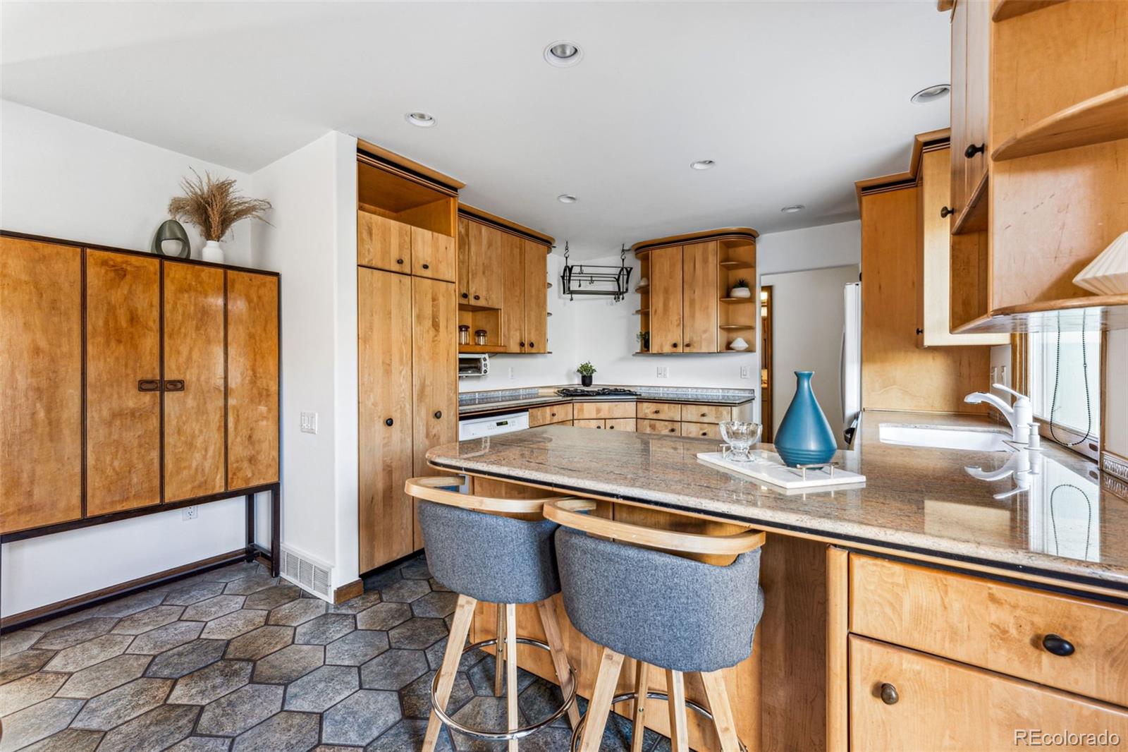 MLS Image #8 for 8871 e amherst drive,denver, Colorado