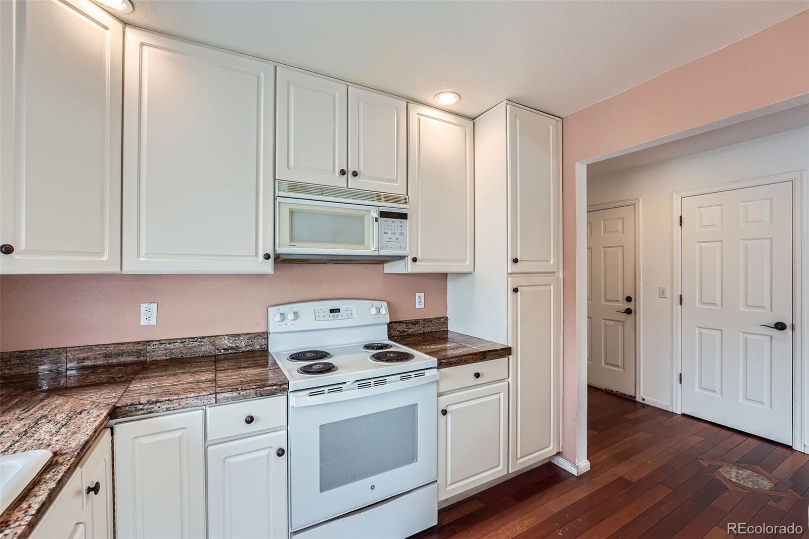 MLS Image #5 for 2121 s troy way,aurora, Colorado
