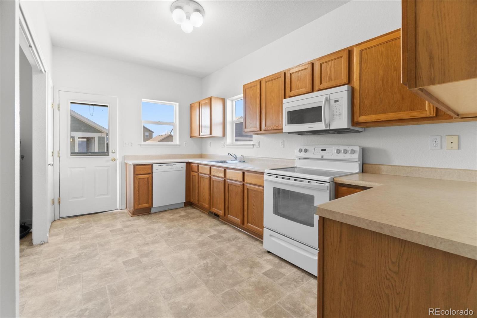 MLS Image #6 for 2963  rose hill street,strasburg, Colorado