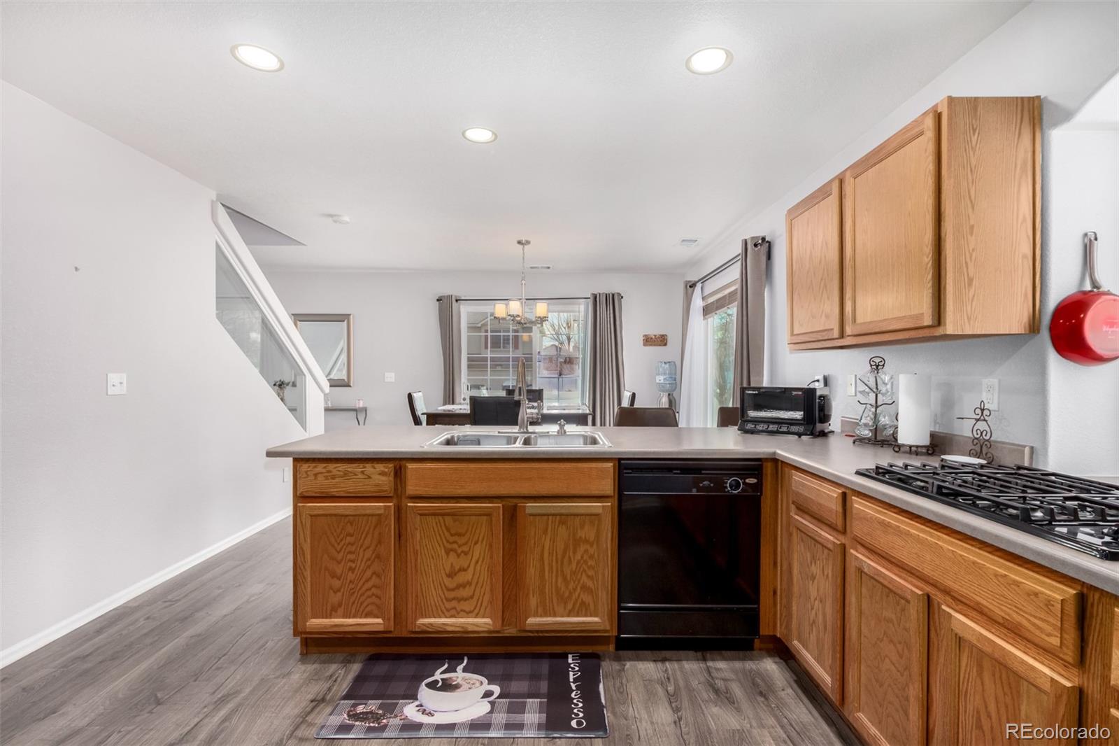 MLS Image #10 for 19415  robins drive,denver, Colorado