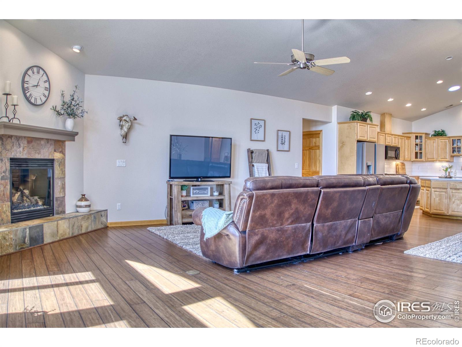 MLS Image #10 for 49055  county road 17 ,wellington, Colorado