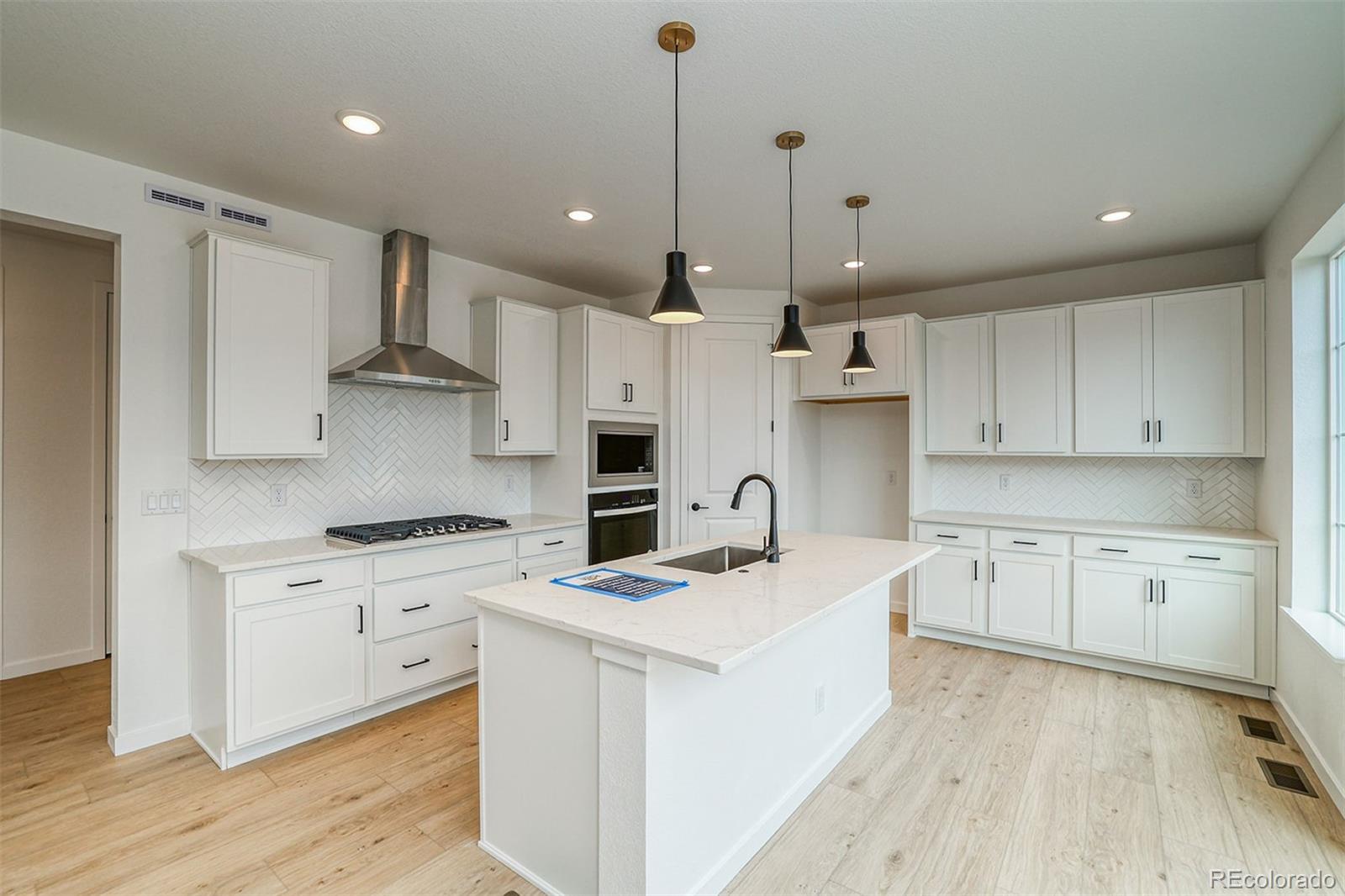 MLS Image #3 for 23708 e 42nd avenue,aurora, Colorado
