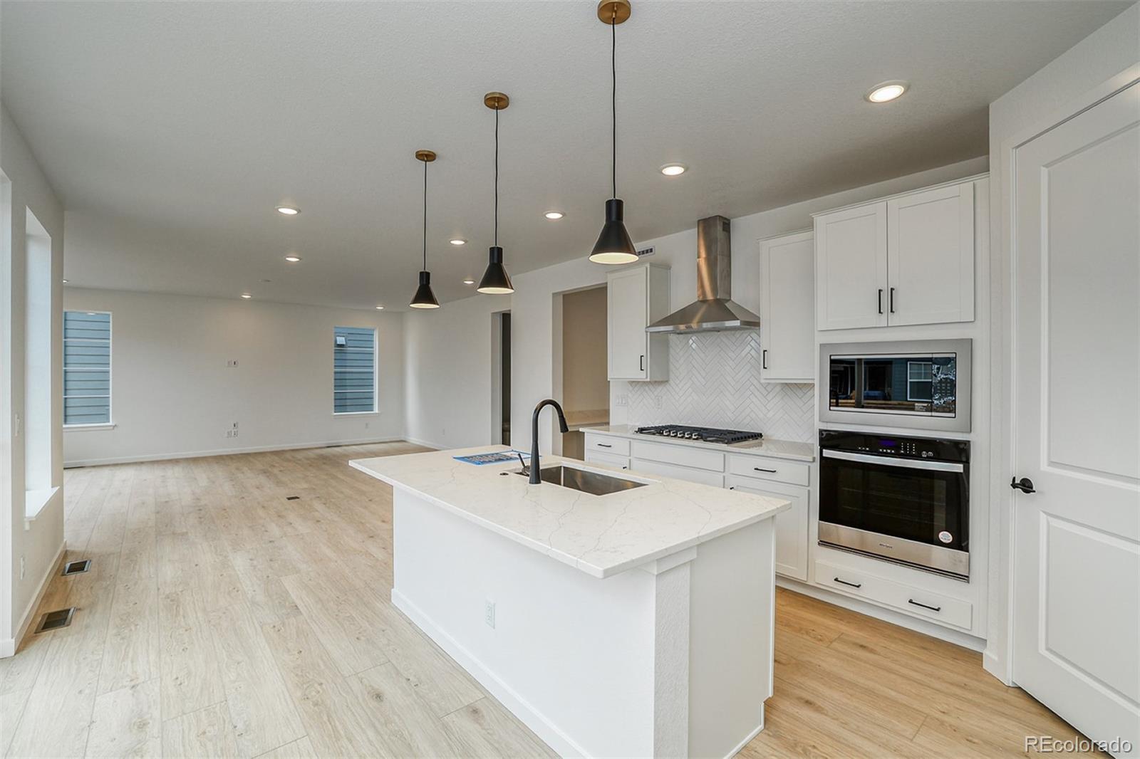 MLS Image #6 for 23708 e 42nd avenue,aurora, Colorado