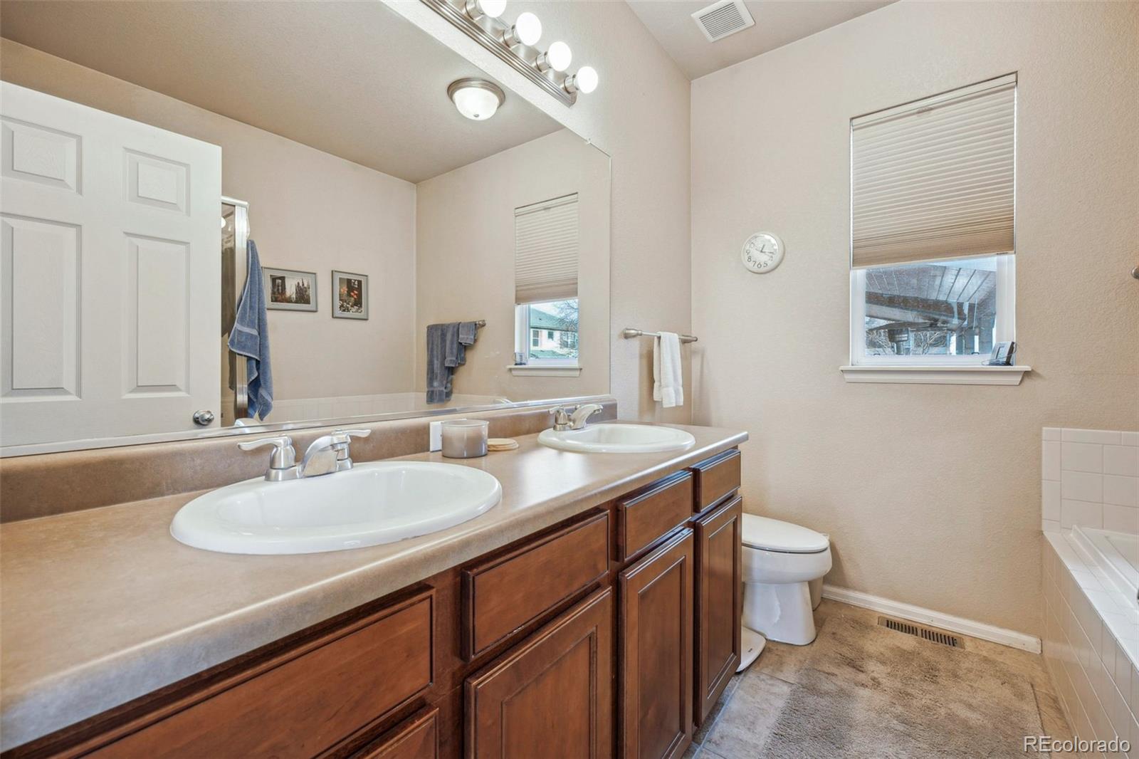 MLS Image #17 for 25077 e canal place,aurora, Colorado