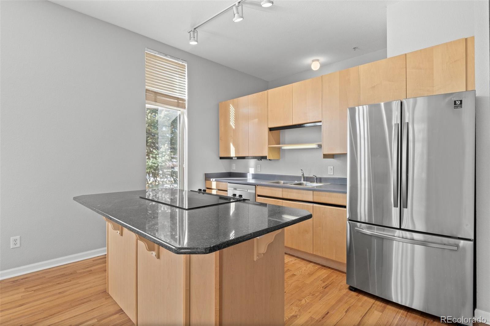 MLS Image #10 for 220  roslyn street 701,denver, Colorado