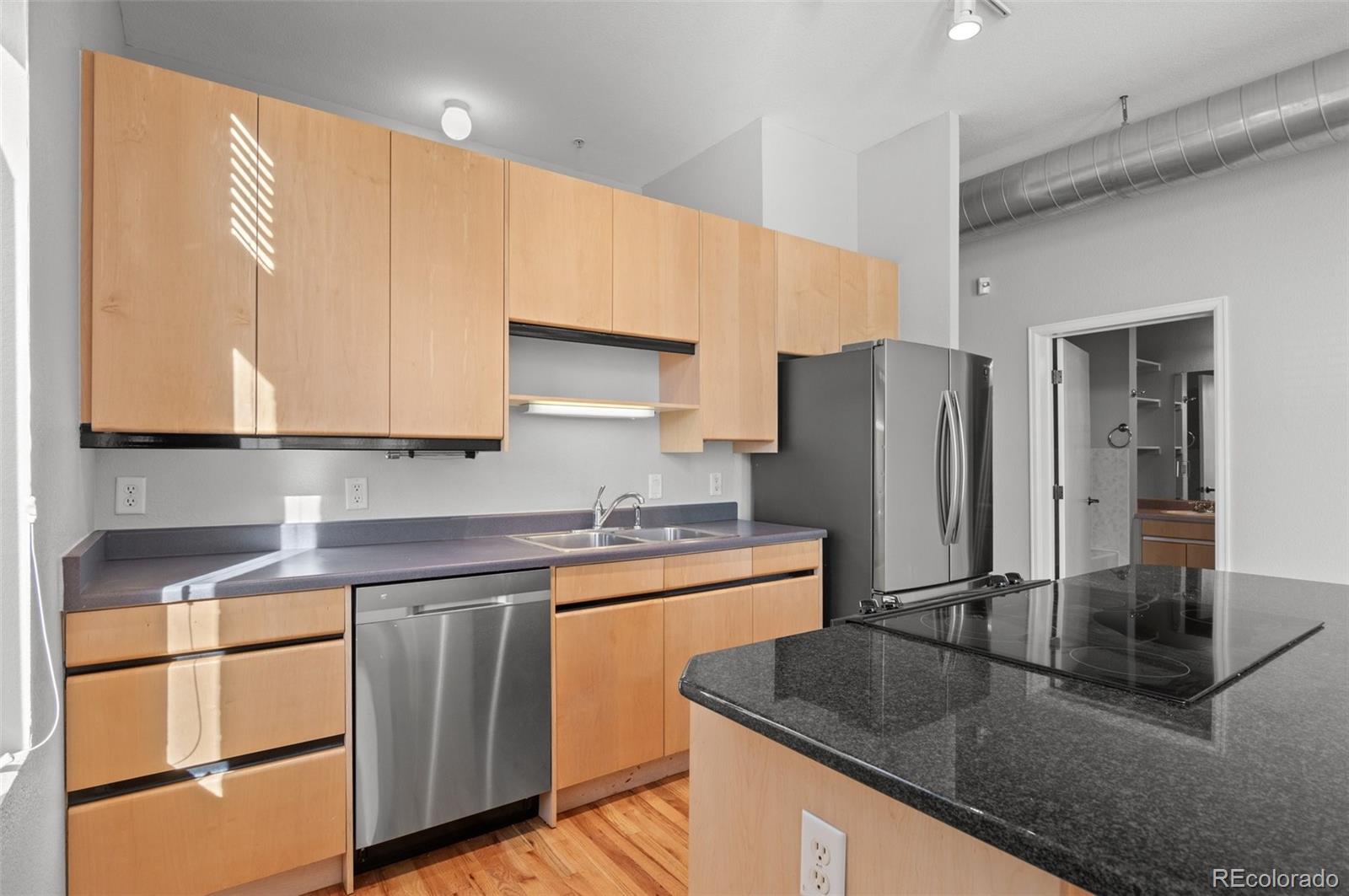 MLS Image #11 for 220  roslyn street 701,denver, Colorado