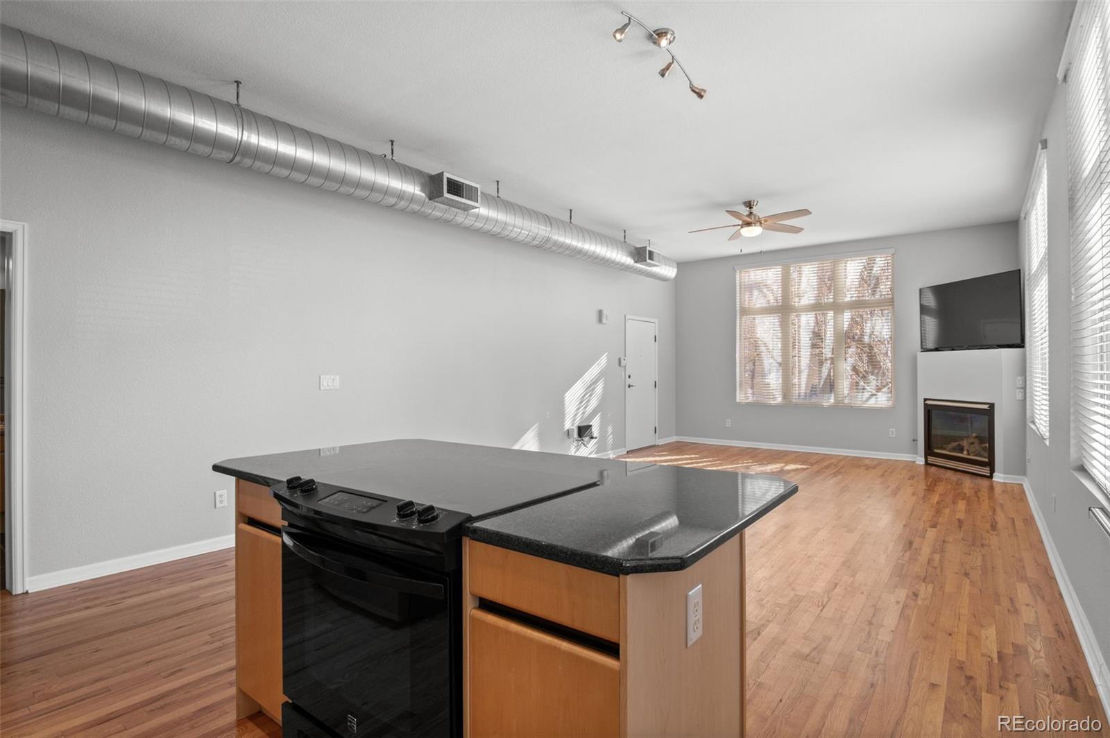 MLS Image #12 for 220  roslyn street 701,denver, Colorado