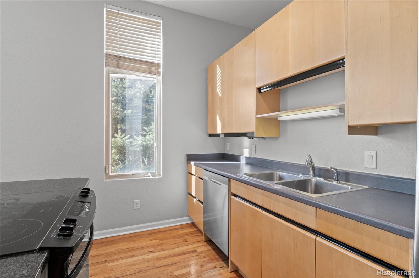 MLS Image #13 for 220  roslyn street 701,denver, Colorado