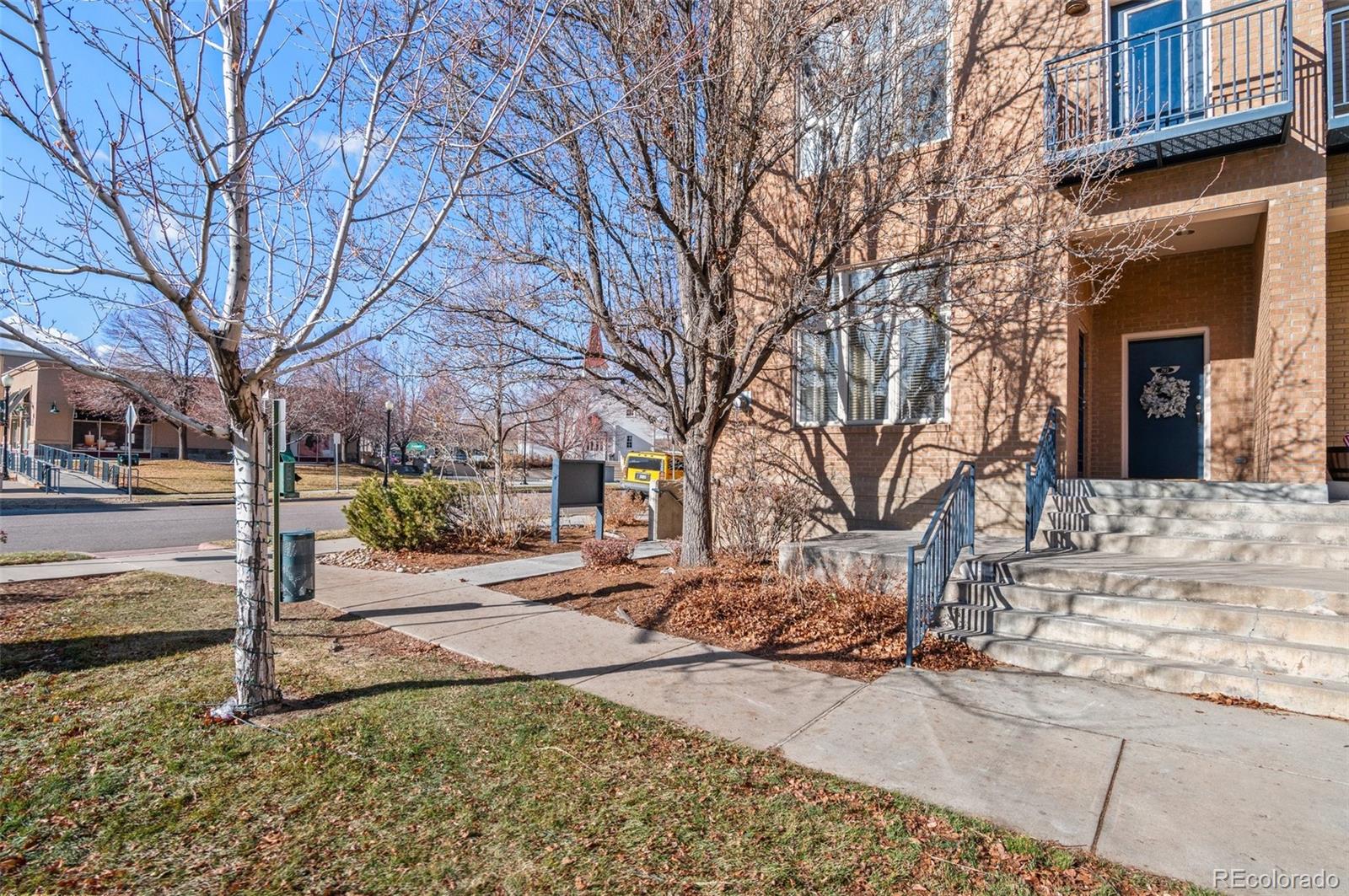 MLS Image #4 for 220  roslyn street 701,denver, Colorado