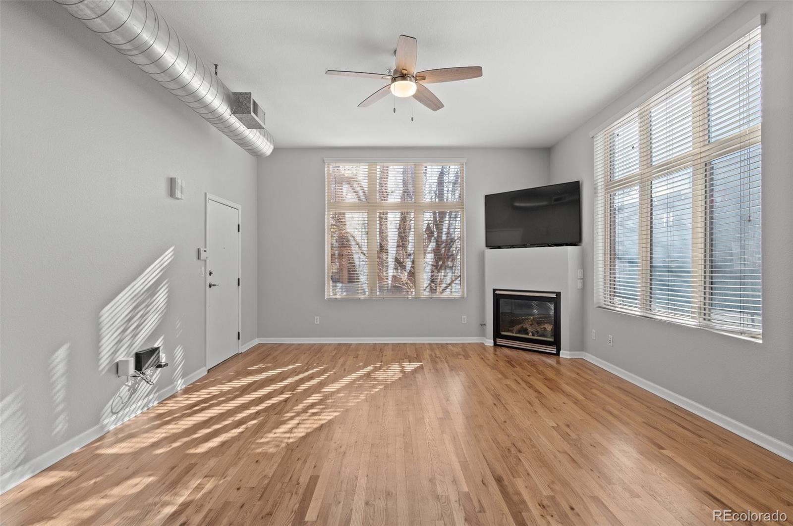 MLS Image #5 for 220  roslyn street 701,denver, Colorado