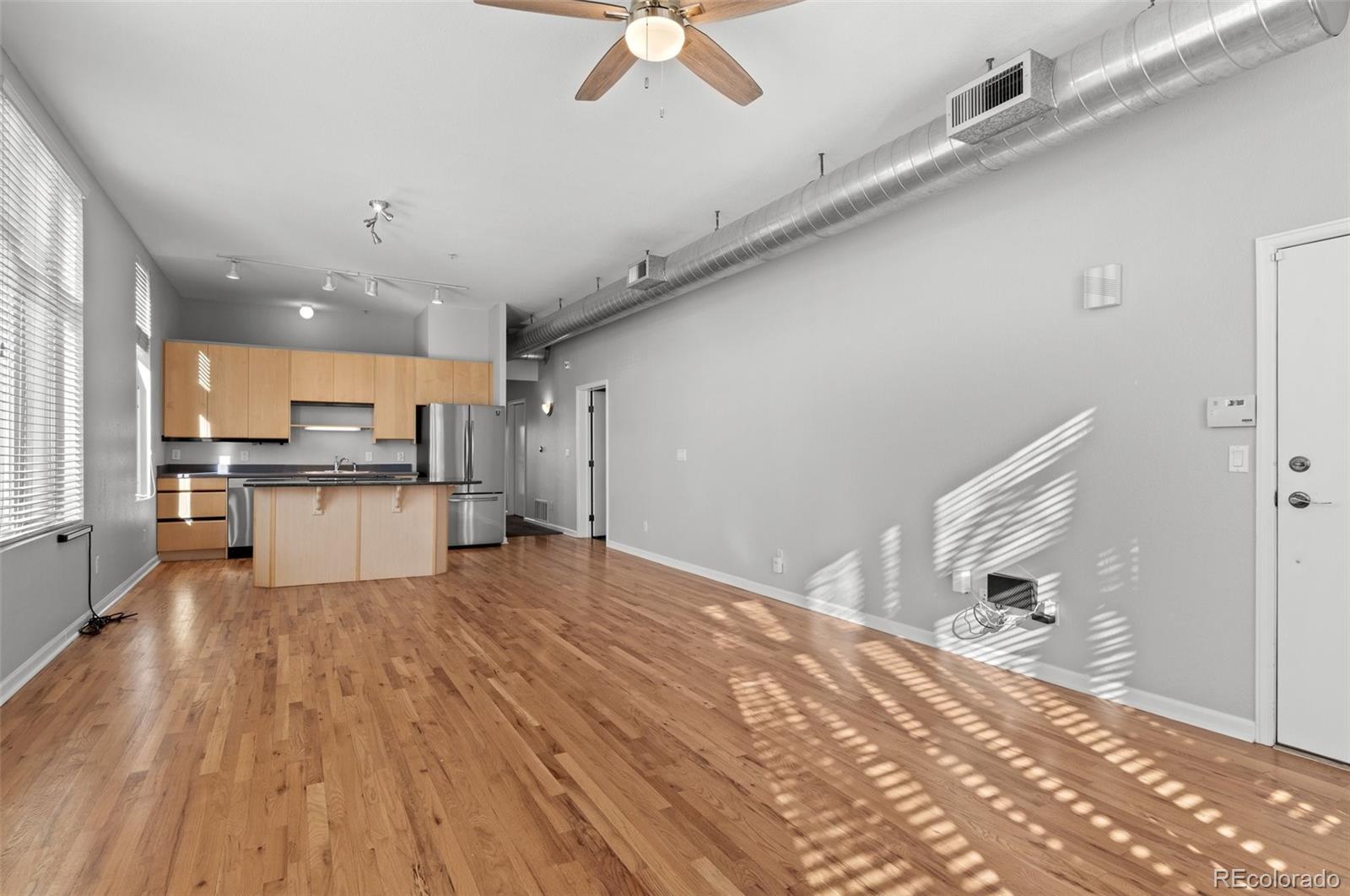 MLS Image #6 for 220  roslyn street 701,denver, Colorado