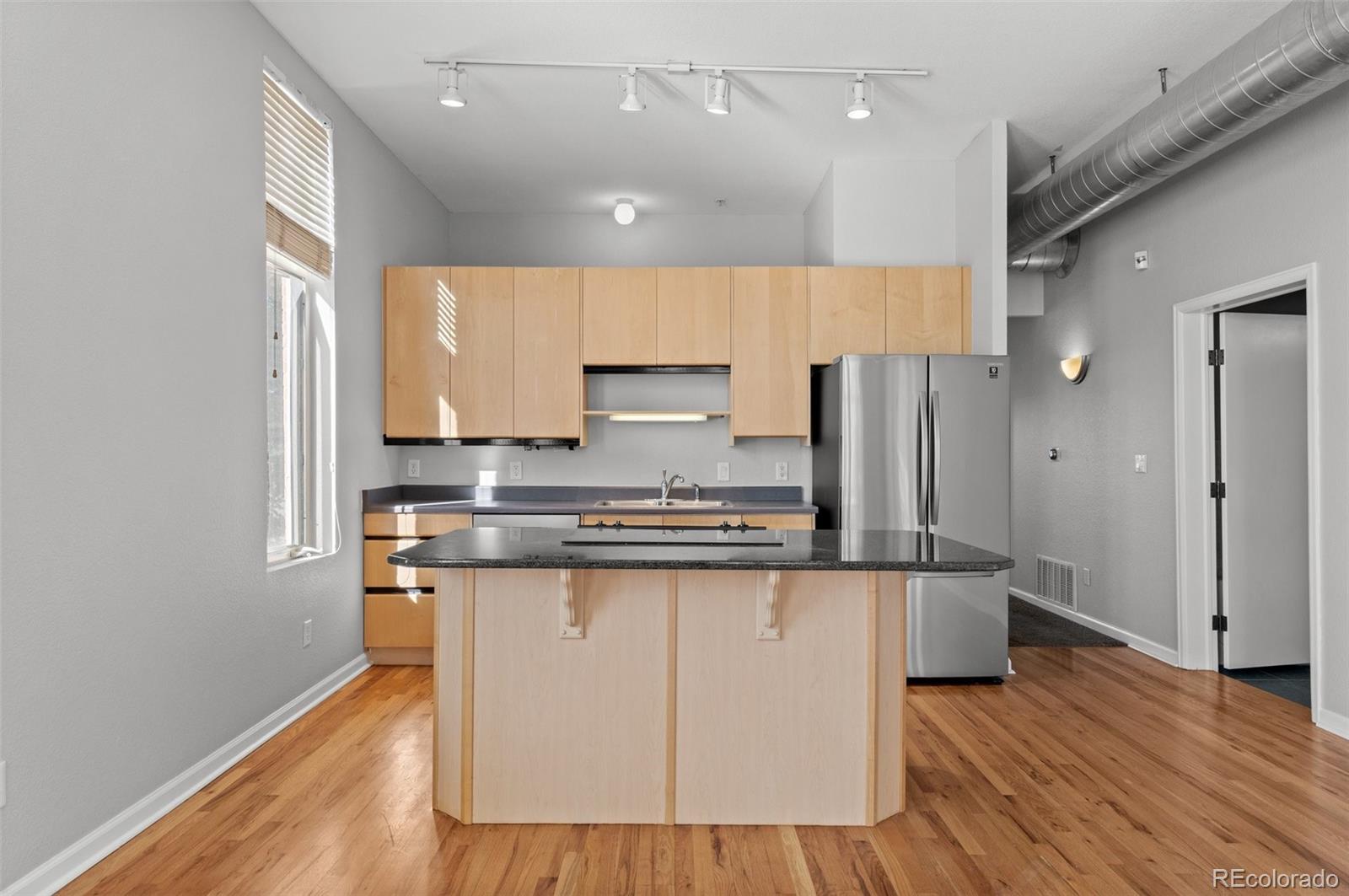 MLS Image #9 for 220  roslyn street 701,denver, Colorado