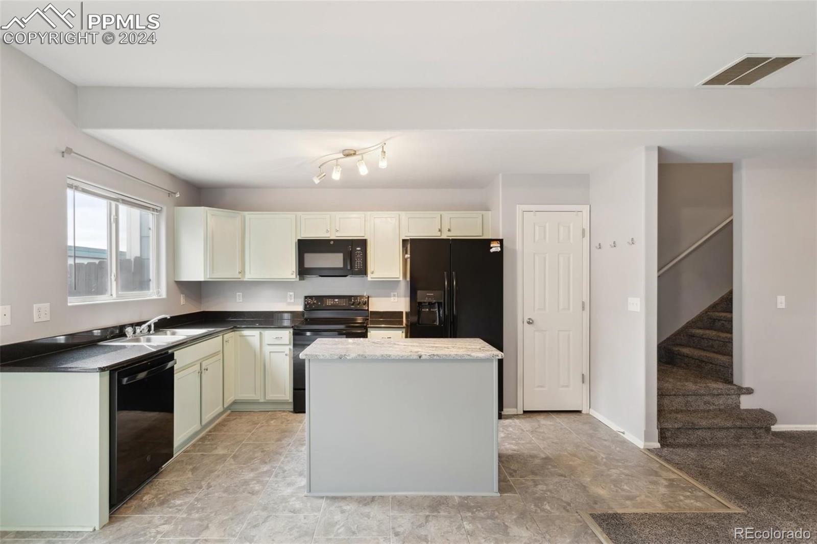 MLS Image #12 for 771  hailey glenn view,colorado springs, Colorado