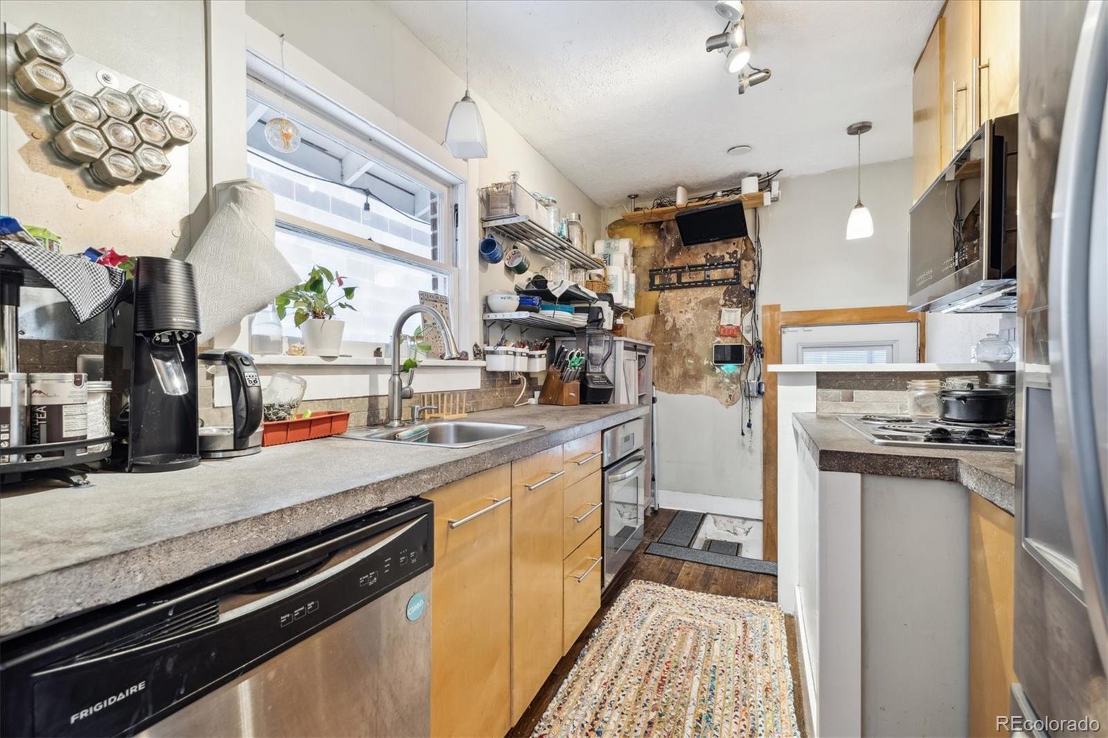 MLS Image #11 for 2469 s broadway ,denver, Colorado