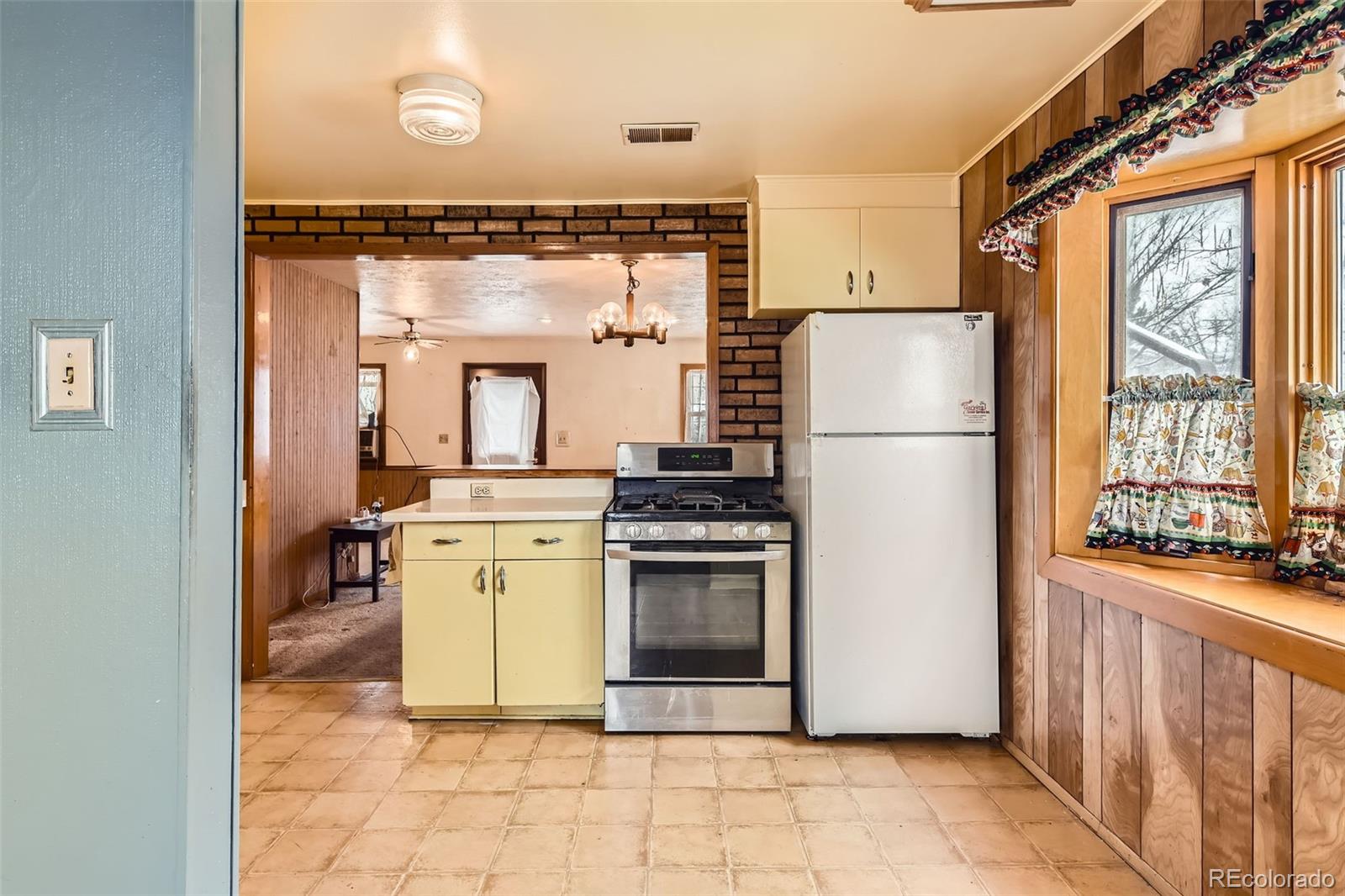 MLS Image #9 for 1390 w gill place,denver, Colorado