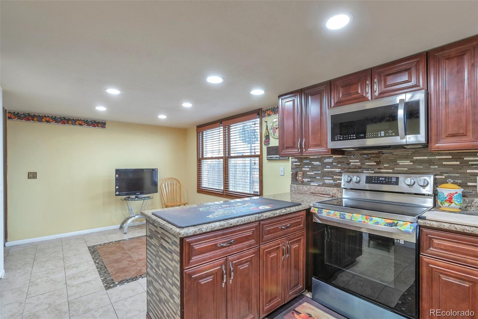 MLS Image #8 for 710  kittredge street,aurora, Colorado