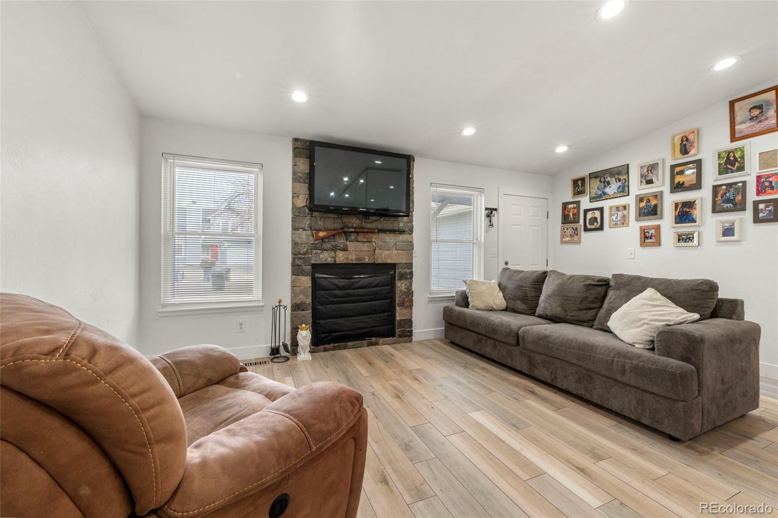 MLS Image #11 for 4407  genoa street,denver, Colorado