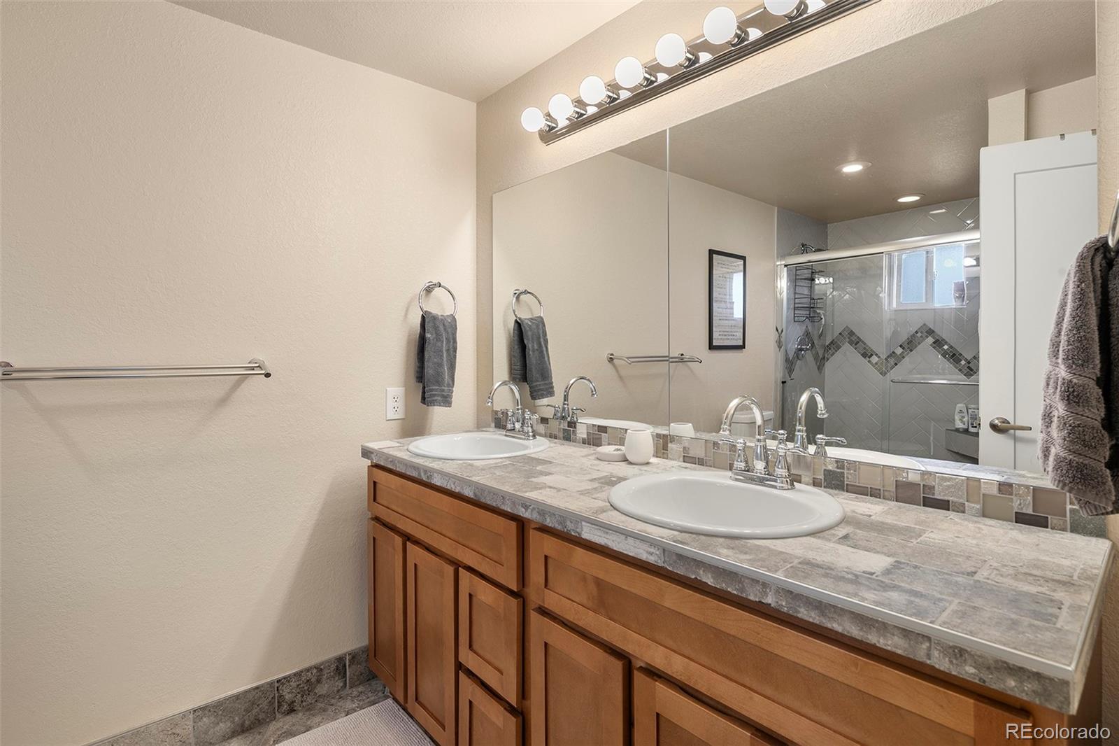 MLS Image #15 for 6631 e ithaca place,denver, Colorado